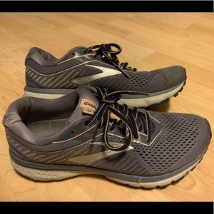 Brooks Ghost 12 sneakers